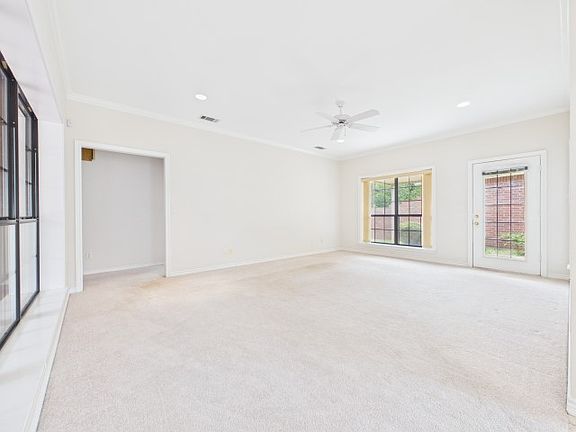 4th image of 806 Torribrooke Ln