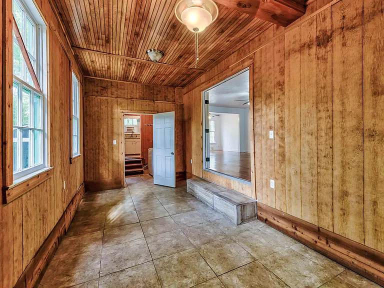 816 Ogden St — Photo 8