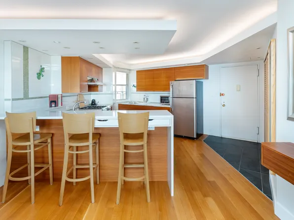 5700 Arlington Avenue image 6 of 12