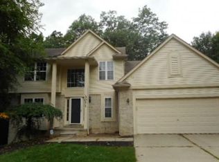 3071 W Ridge Ct, Commerce Township, MI 48390