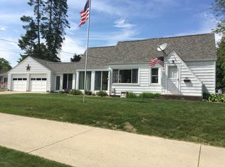 707 Jordan Lake Ave, Lake Odessa, MI