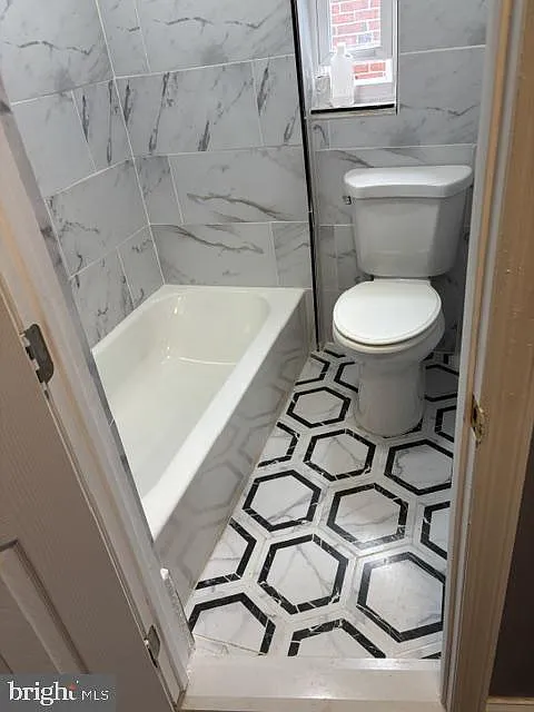 3 bed, 1.0 bath, 1100 sqft, $1,800 — Photo 3