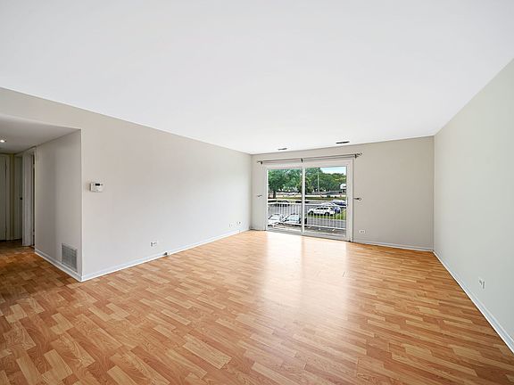 3rd image of 4619 Kings Walk Dr APT 2B