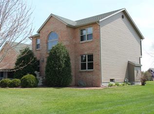 203 Canterbury Ct, Cambridge, WI 53523