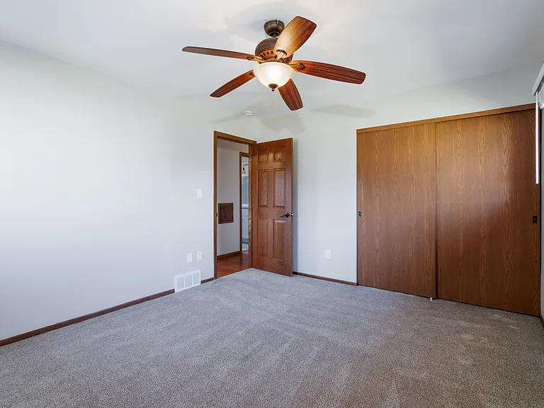 7146 S 38th St — Photo 13