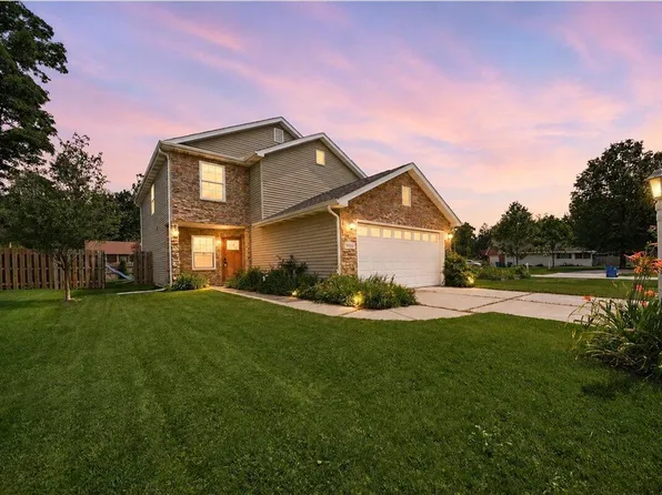 900 Brookfield Dr, Porter, IN 46304