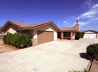 8507 Southlake Dr, Lake Isabella, CA 93240