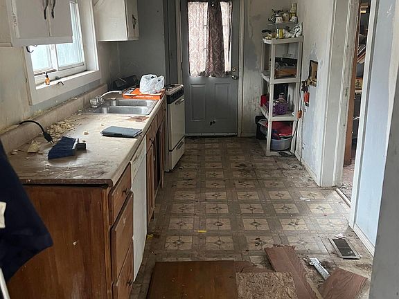 4th image of 1419 E Oregon St