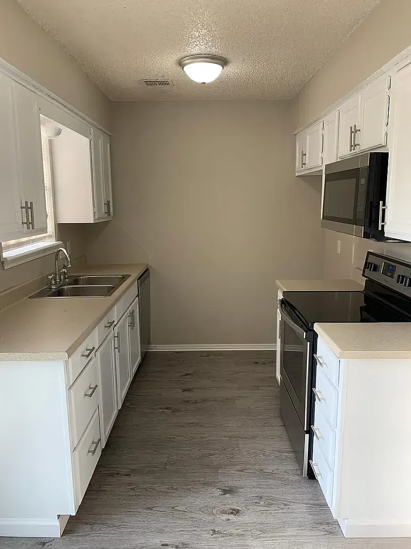 Cozy 2 Bedroom Duplex in the Heart of Broken Arrow — Photo 2