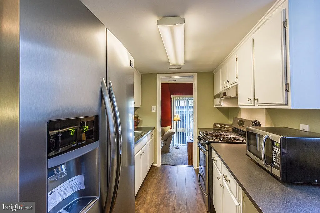3 bed, 2.5 bath, 1680 sqft, $2,500 — Photo 4