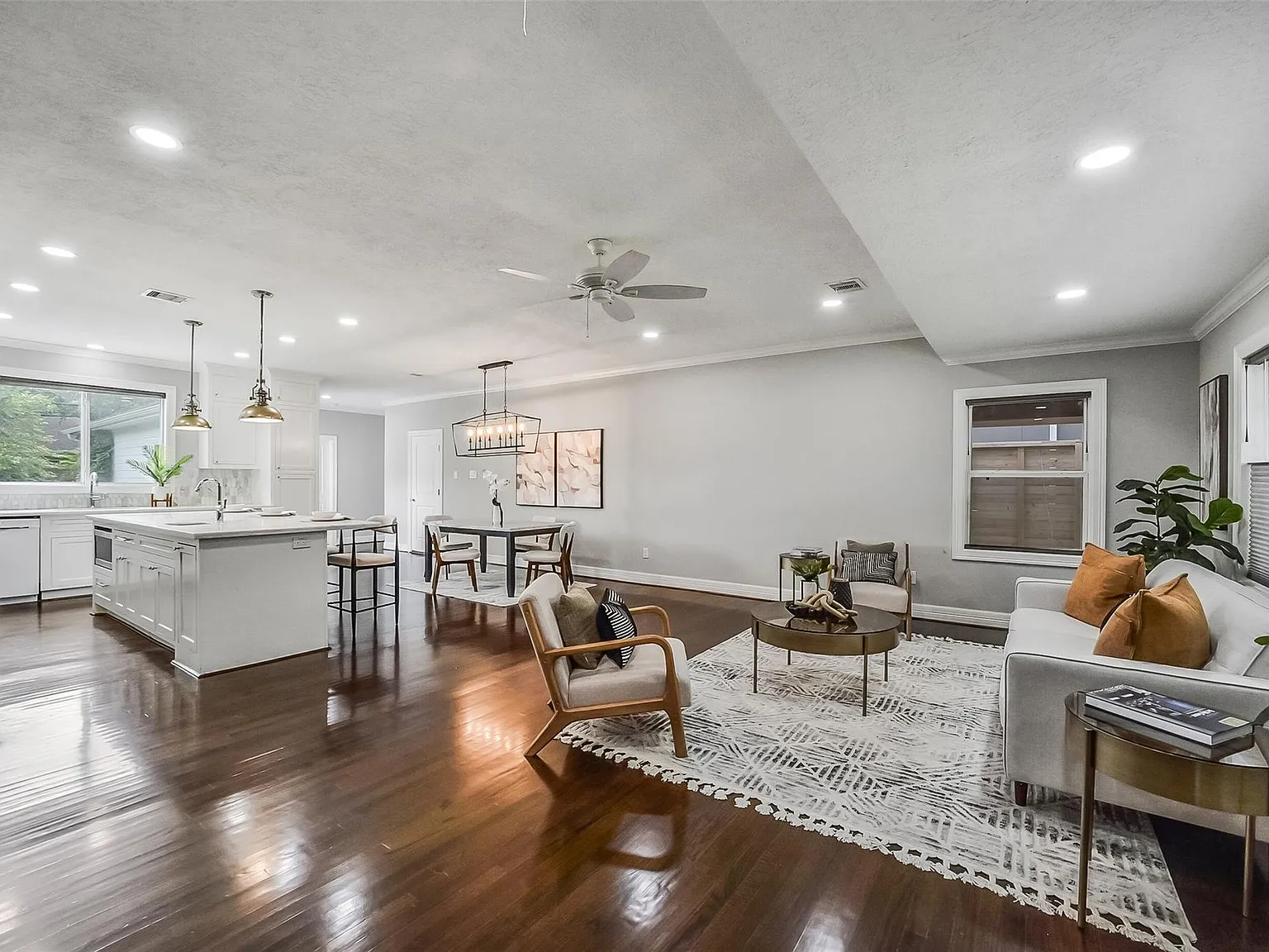 4 bed, 2.5 bath, 2166 sqft, $3,600 — Photo 4