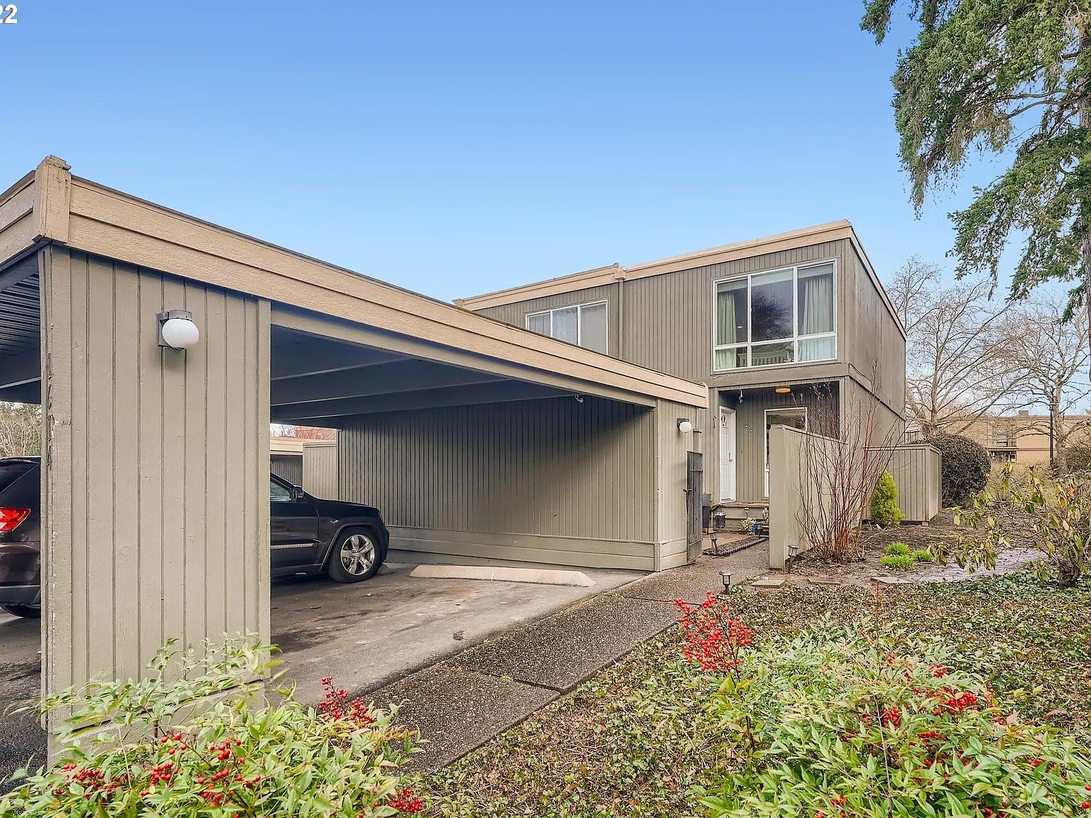 1614 NW Midlake Ln — Photo 1