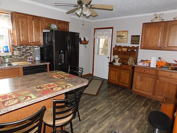 5th image of 140 Leawood Dr