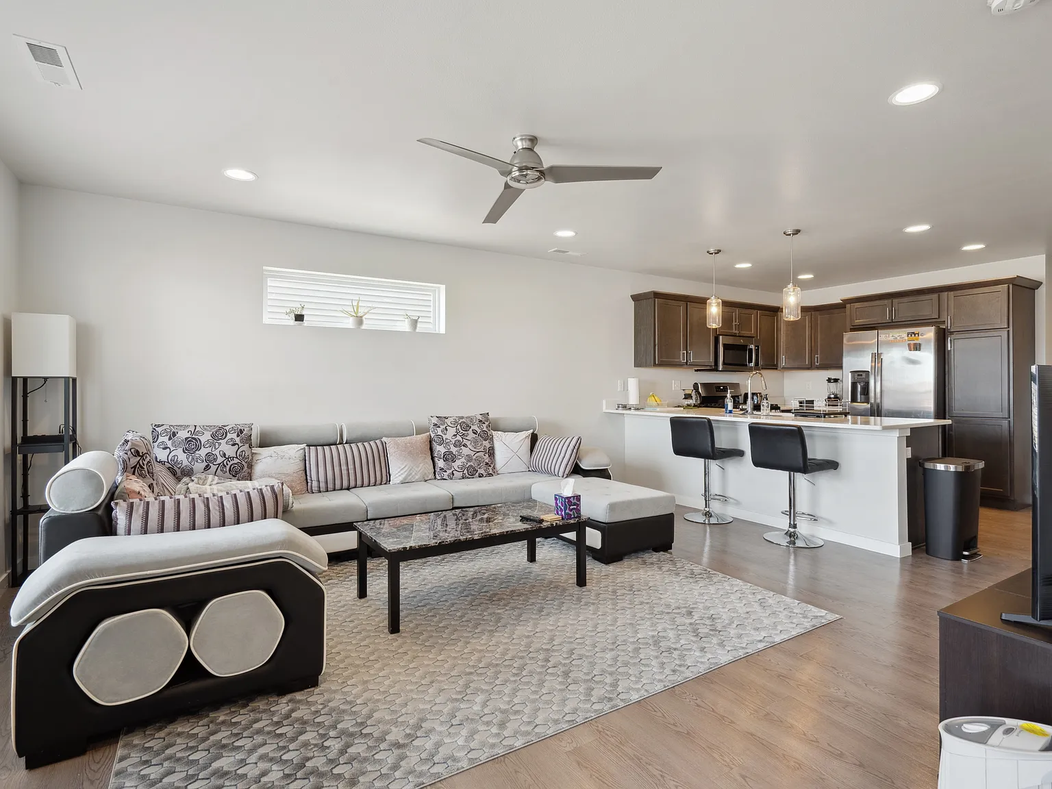 2217 Saint Andrews Dr NL (Furnished Rental) — Photo 2