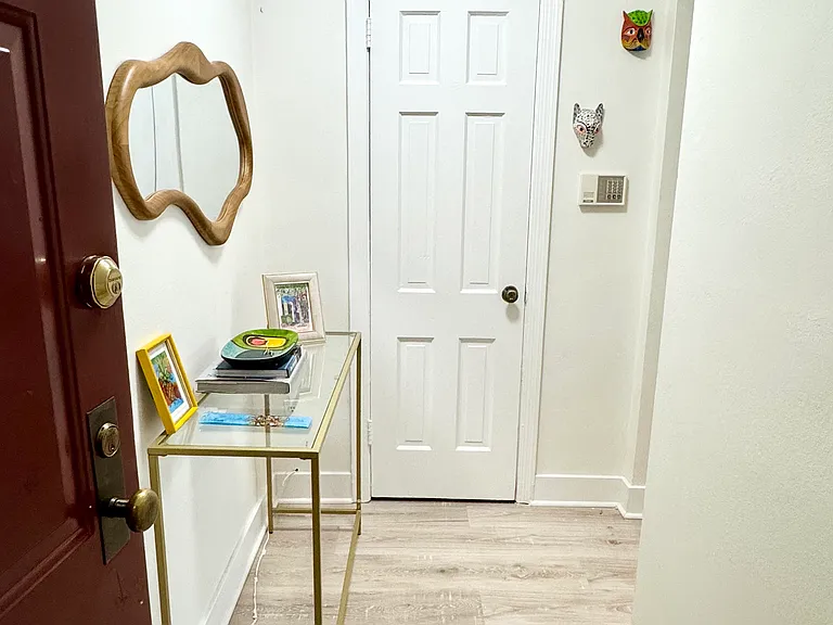 1718 W Abingdon Dr #202 — Photo 9