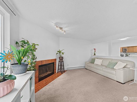 3rd image of 2515 NE 4th Street #522