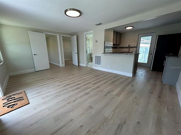 5th image of 626 29th Ave S