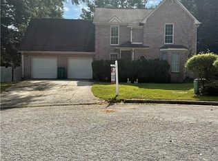 890 Kent Ct, Lithonia, GA 30058