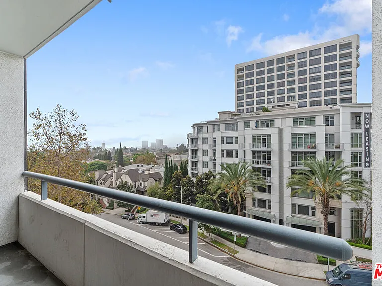 10660 Wilshire Blvd #703 — Photo 13