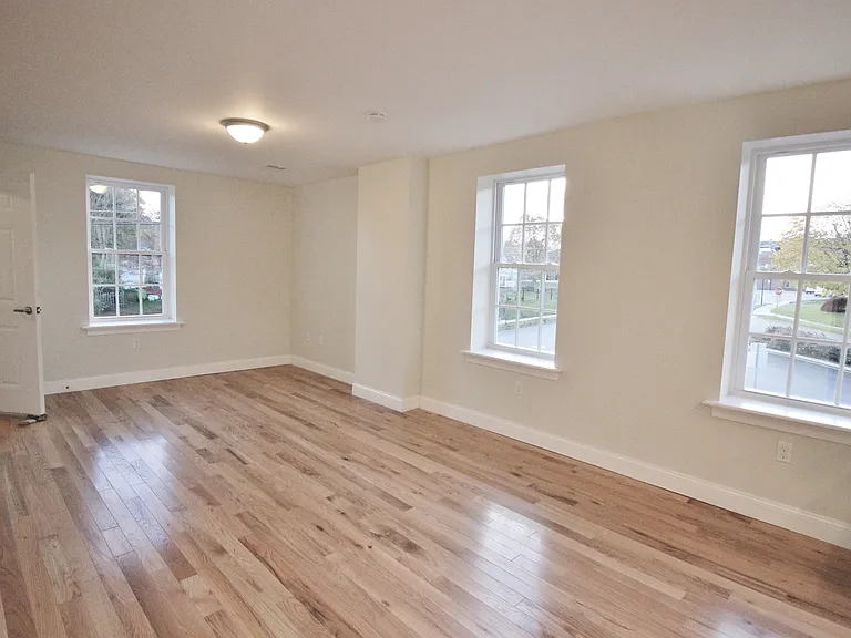 32 Pine St #3 — Photo 3