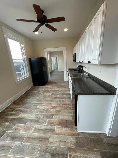 1139 Fuller St — Photo 3