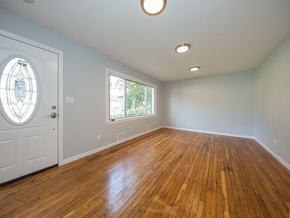 5th image of 17 Marsha Ln