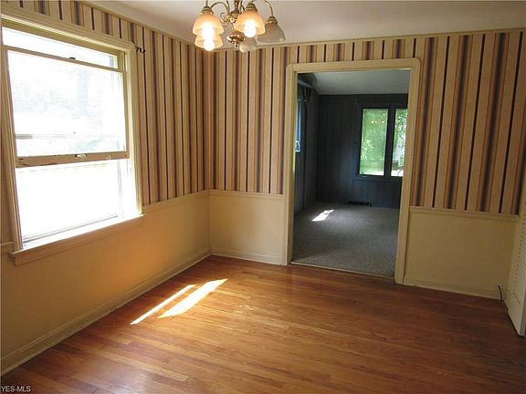5th image of 22658 Clifford Dr