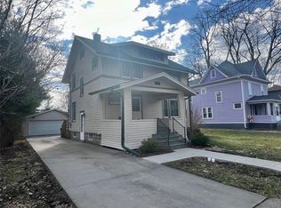 1120 Summer St, Grinnell, IA 50112