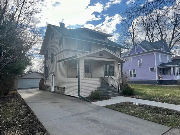 1120 Summer St, Grinnell, IA 50112