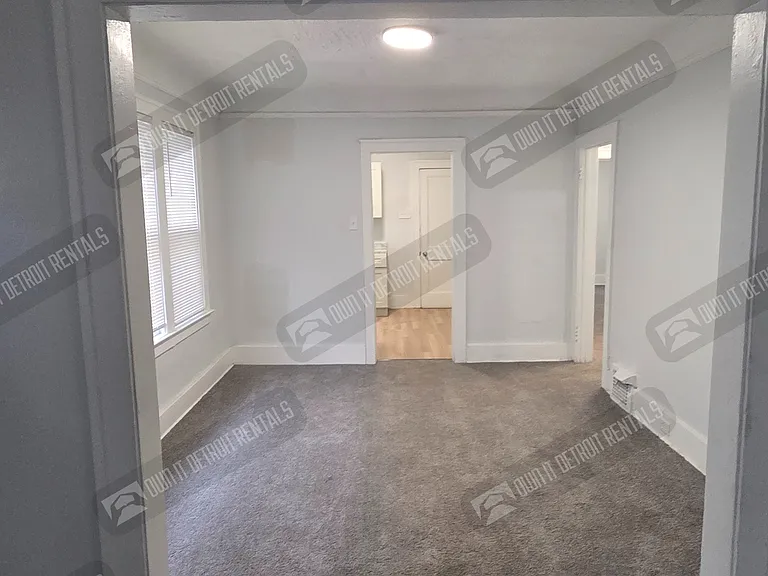 2500 Glendale St — Photo 6