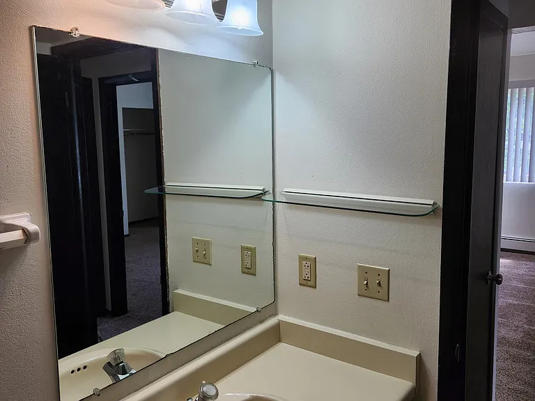 670 E Lincoln Ave — Photo 10