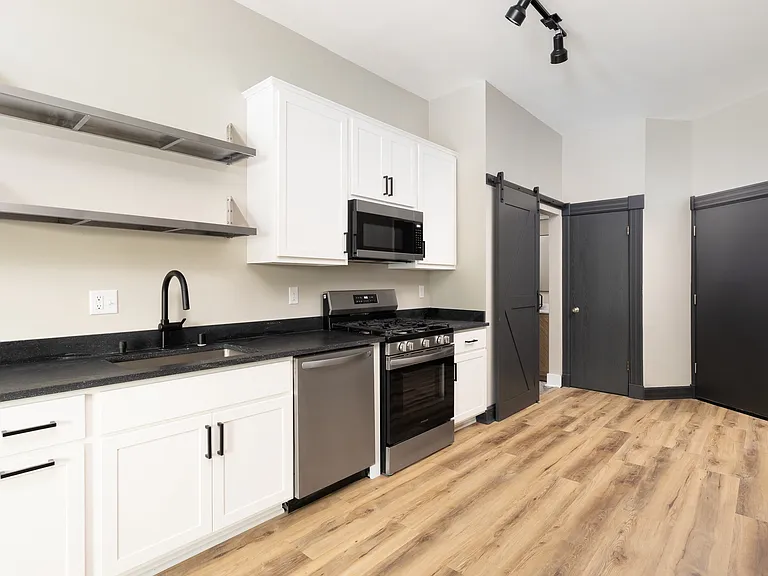 2226 S Kinnickinnic Ave #1 — Photo 2