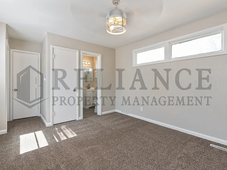 1562 Floberta St — Photo 18
