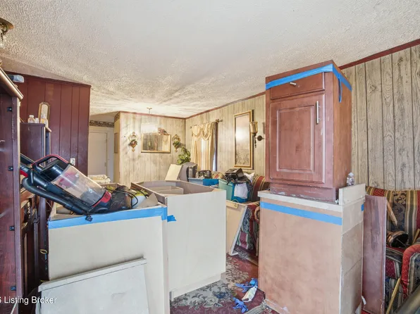 4015 Saint Francis Ln, Louisville, KY 40218