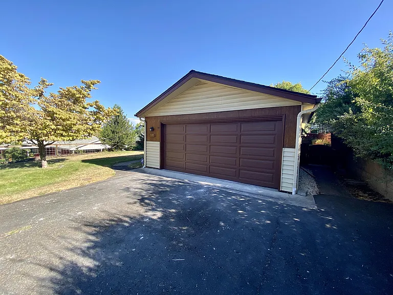 340 Wiley St — Photo 8