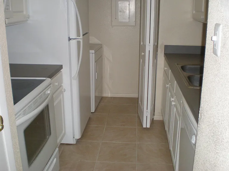 3716 Idlebrook Cir #204 — Photo 5