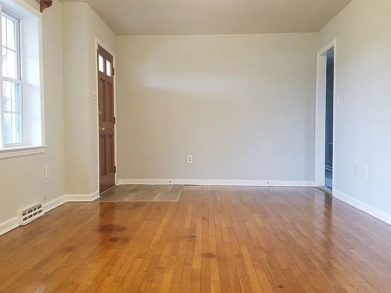 2209 Courthouse Rd — Photo 3