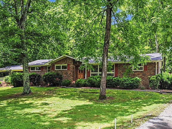 3rd image of 695 Overlook Dr