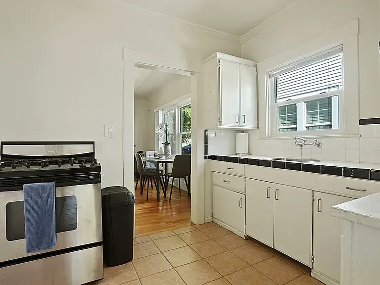 1 bed, 800 sqft, $1,590 — Photo 2