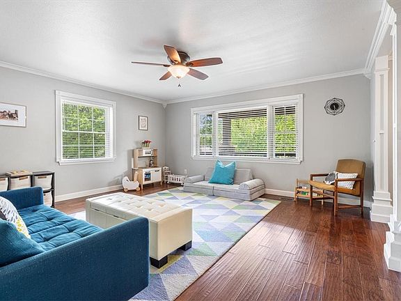 5th image of 804 E Windy Hill St