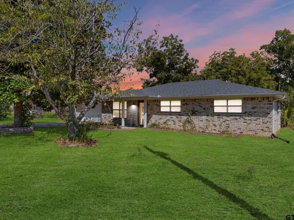 310 Mount Sylvan St, Lindale, TX 75771