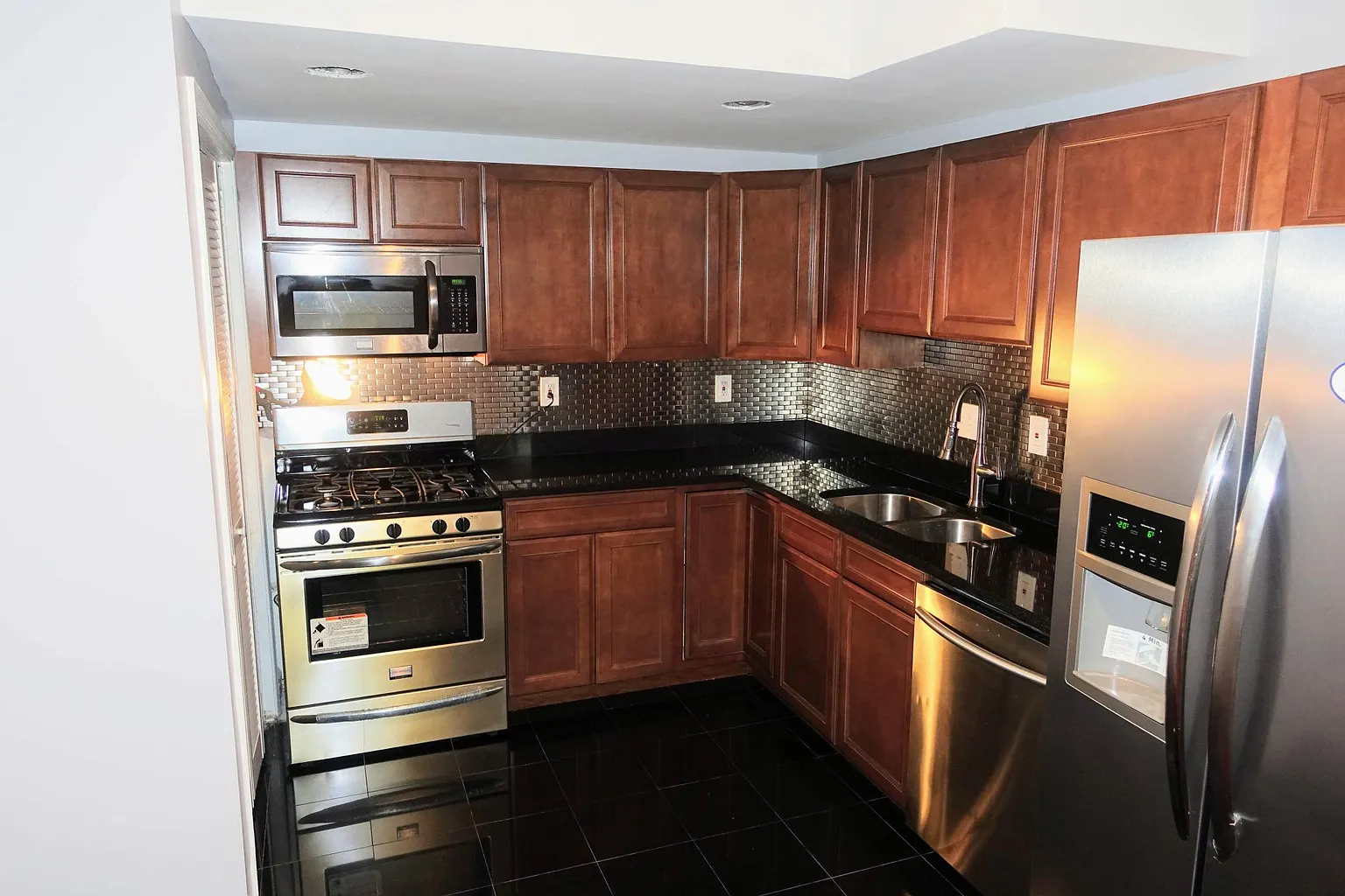 526 Irving St NW photo 1