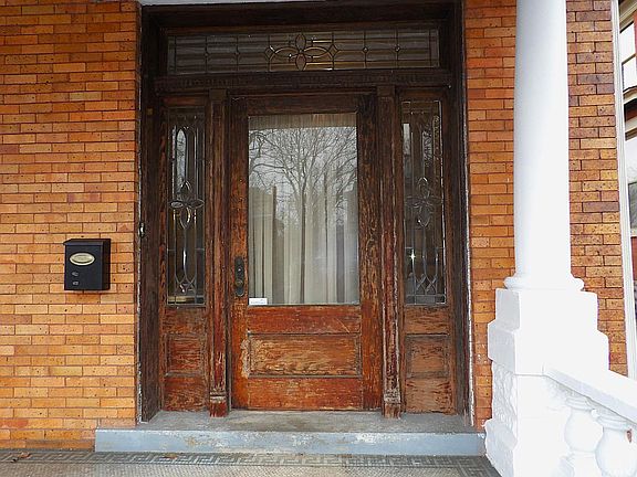 3rd image of 821 Academy Ave