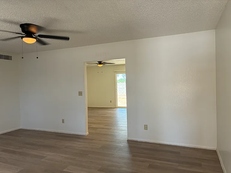 3672 W Oakland St — Photo 5