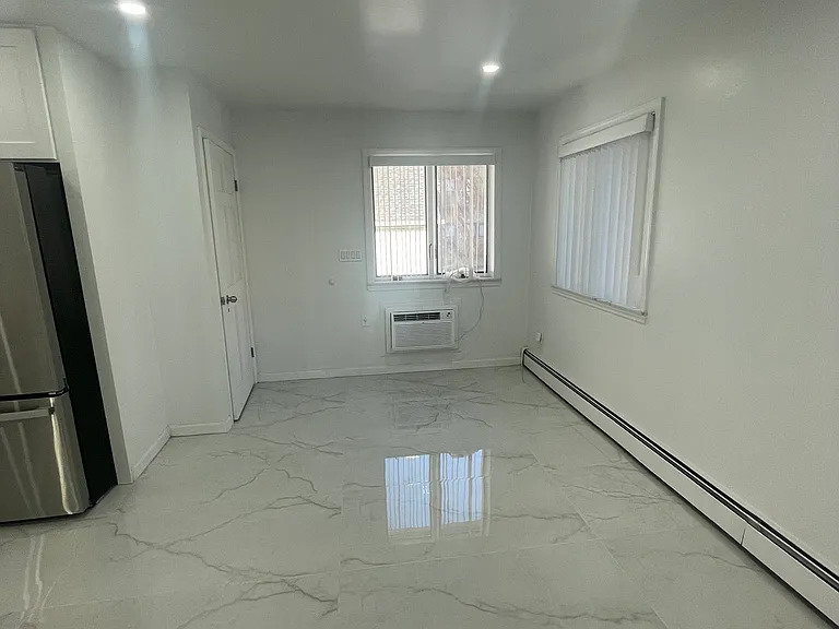 2163 E 17th St #3 — Photo 3