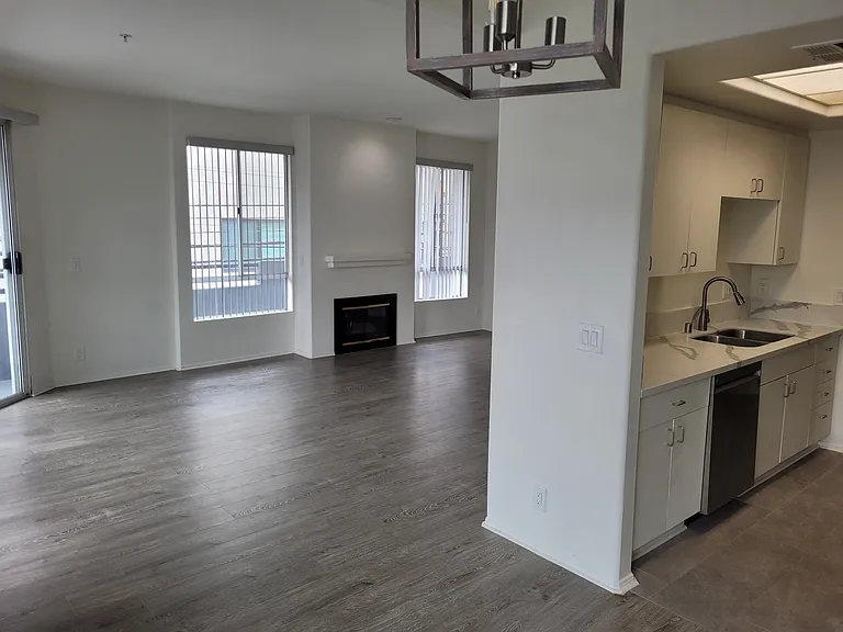 100 S Hayworth Ave #103 — Photo 11
