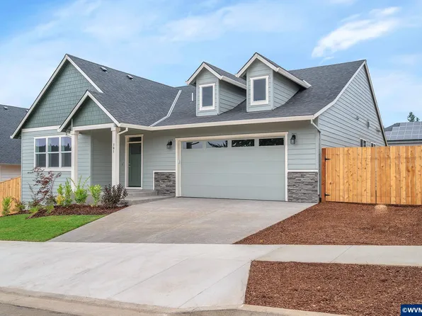 781 Riley Dr, Silverton, OR 97381