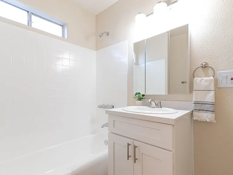 Briarwood Apartments - Riverside, CA — Photo 63
