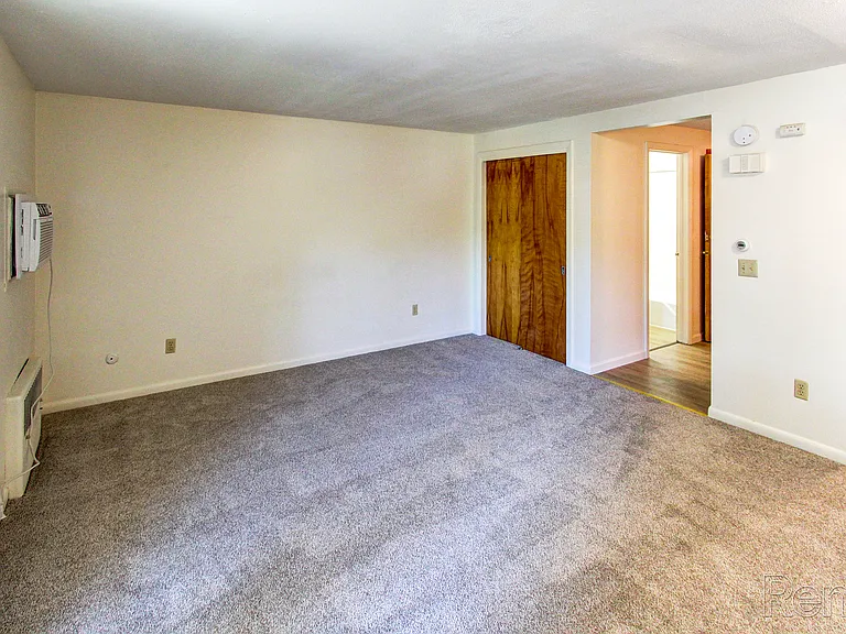 Sutton Place Apartments — Photo 24
