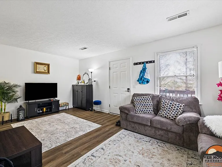 1475 Sandy Cir — Photo 7